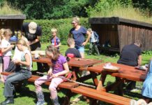 Naturklubben for børn går i snitteværkstedet